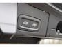 Volvo XC60 T6 Plug-in hybrid AWD Plus Dark | Actieve luchtvering | Panoramisch schuif-/ kanteldak | Elektrisch verstelbare voorstoelen met geheugenfunctie | 360 graden camera | Extra getint glas | 20 inch. lichtmetalen velgen | Harman Kardon | Stoel- /stuurwielverwarming | Verwarmde achterbank | Adaptieve cruise control | BLIS