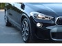 BMW X2 sDrive20i 192PK M-pakket High Executive Edition Hud|Panodak|Navi|Sfeer verl.|Led|E. Klep|Pdc|Lmv|Iso-fix|Lane assist