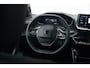 Peugeot e-2008 Allure Advantage | Advanced Active Safety Brake met camera en radar | Climate Control | Dashboard in zacht materiaal met carboneffect en hoogglans zwarte sierstrip