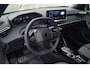 Peugeot e-2008 Allure Advantage | Advanced Active Safety Brake met camera en radar | Climate Control | Dashboard in zacht materiaal met carboneffect en hoogglans zwarte sierstrip