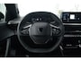 Peugeot e-2008 Allure Advantage | Advanced Active Safety Brake met camera en radar | Climate Control | Dashboard in zacht materiaal met carboneffect en hoogglans zwarte sierstrip