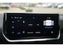 Peugeot e-2008 Allure Advantage | Advanced Active Safety Brake met camera en radar | Climate Control | Dashboard in zacht materiaal met carboneffect en hoogglans zwarte sierstrip