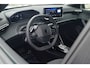Peugeot e-2008 Allure Advantage | Advanced Active Safety Brake met camera en radar | Climate Control | Dashboard in zacht materiaal met carboneffect en hoogglans zwarte sierstrip