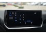 Peugeot e-2008 Allure Advantage | Advanced Active Safety Brake met camera en radar | Climate Control | Dashboard in zacht materiaal met carboneffect en hoogglans zwarte sierstrip