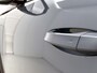 Peugeot e-5008 SUV Allure Avantage 73 kWh 210pk | Accu SOH 99,2% | Lage kilometerstand! | 503km WLTP Actieradius | 7 Zitplaatsen | Navigatie | 360° Camera | Half lederen AGR stoelen | Stoel- en stuurverwarming | Adaptieve Cruise Control | Climate Control | Parkeersensoren v+a | Dodehoeksensor | Led koplampen | Keyless | Draadloze Apple Carplay / Android Auto + Telefoonlader | Donker getint glas | Trekhaak | 19" Lichtmetalen velgen |