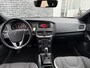 Volvo V40 1.5 T3 Dynamic Edition | Navigatie | Stoelverwarming | LED Koplampen | Parkeersensoren | Lichtmetalen Velgen 17 inch | High Performance Audio