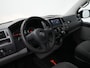 Volkswagen Transporter Transporter 2.0 TDI L2H1 | Parkeersensoren achter | Trekhaak | Apple Carplay/ Android Auto |