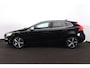 Volvo V40 T3 PolarPlus Sport - Panoramadak - Harman/Kardon audio - Parkeercamera achter - Verwarmde voorstoelen - Navigatie - Volvo On Call - Cruise control - Extra getint glas - 17' LMV