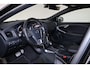 Volvo V40 T3 PolarPlus Sport - Panoramadak - Harman/Kardon audio - Parkeercamera achter - Verwarmde voorstoelen - Navigatie - Volvo On Call - Cruise control - Extra getint glas - 17' LMV