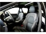 Volvo XC60 2.0 T8 AWD 335kW/456pk Aut8 Plug-in hybrid Ultra Black Edition PANORAMADAK + HARMAN/KARDON + EL.TREKHAAK + ADAPT.CRUISE + GOOGLE DASH + HEAD-UP + LANE ASSIST + STOELVERWARMING V&A + MATRIX LED + STUURVERWARMING + 360 CAMERA + PARKSENSOREN V&A + 21" LMV!!