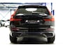 Volvo XC60 2.0 T8 AWD 335kW/456pk Aut8 Plug-in hybrid Ultra Black Edition PANORAMADAK + HARMAN/KARDON + EL.TREKHAAK + ADAPT.CRUISE + GOOGLE DASH + HEAD-UP + LANE ASSIST + STOELVERWARMING V&A + MATRIX LED + STUURVERWARMING + 360 CAMERA + PARKSENSOREN V&A + 21" LMV!!