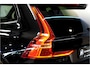 Volvo XC60 2.0 T8 AWD 335kW/456pk Aut8 Plug-in hybrid Ultra Black Edition PANORAMADAK + HARMAN/KARDON + EL.TREKHAAK + ADAPT.CRUISE + GOOGLE DASH + HEAD-UP + LANE ASSIST + STOELVERWARMING V&A + MATRIX LED + STUURVERWARMING + 360 CAMERA + PARKSENSOREN V&A + 21" LMV!!