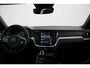 Volvo V60 T6 Plug-in hybrid AWD Plus Dark | Trekhaak | Rondomzicht camera | Verwarmbare voorstoelen + achterbank | Premium audio by Harman Kardon | Verwarmbaar stuurwiel + voorruit