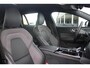 Volvo V60 T6 Plug-in hybrid AWD Plus Dark | Trekhaak | Rondomzicht camera | Verwarmbare voorstoelen + achterbank | Premium audio by Harman Kardon | Verwarmbaar stuurwiel + voorruit