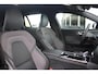 Volvo V60 T6 Plug-in hybrid AWD Plus Dark | Trekhaak | Rondomzicht camera | Verwarmbare voorstoelen + achterbank | Premium audio by Harman Kardon | Verwarmbaar stuurwiel + voorruit
