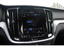 Volvo V60 T6 Plug-in hybrid AWD Plus Dark | Trekhaak | Rondomzicht camera | Verwarmbare voorstoelen + achterbank | Premium audio by Harman Kardon | Verwarmbaar stuurwiel + voorruit