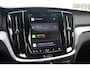 Volvo V60 T6 Plug-in hybrid AWD Plus Dark | Trekhaak | Rondomzicht camera | Verwarmbare voorstoelen + achterbank | Premium audio by Harman Kardon | Verwarmbaar stuurwiel + voorruit