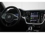 Volvo V60 T6 Plug-in hybrid AWD Plus Dark | Trekhaak | Rondomzicht camera | Verwarmbare voorstoelen + achterbank | Premium audio by Harman Kardon | Verwarmbaar stuurwiel + voorruit