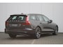 Volvo V60 T6 Plug-in hybrid AWD Plus Dark | Trekhaak | Rondomzicht camera | Verwarmbare voorstoelen + achterbank | Premium audio by Harman Kardon | Verwarmbaar stuurwiel + voorruit