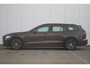 Volvo V60 T6 Plug-in hybrid AWD Plus Dark | Trekhaak | Rondomzicht camera | Verwarmbare voorstoelen + achterbank | Premium audio by Harman Kardon | Verwarmbaar stuurwiel + voorruit