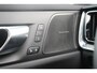 Volvo V60 T6 Plug-in hybrid AWD Plus Dark | Trekhaak | Rondomzicht camera | Verwarmbare voorstoelen + achterbank | Premium audio by Harman Kardon | Verwarmbaar stuurwiel + voorruit