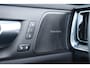Volvo V60 T6 Plug-in hybrid AWD Plus Dark | Trekhaak | Verwarmbare voorstoelen+stuurwiel+achterbank | Premium audio by Harman Kardon | Rondom zichtcamera | Verwarmbare voorruit | Keyless |