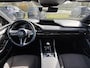 Mazda 3 2.0 e-SkyActiv-X M Hybrid 180 Comfort met Bose NL-Auto, 1e Eig., Dealer Ondh., Navigatie, Apple Carplay /Android Auto, Bose, Head-Up, Cruise Controle ad., A-Rij-Camera. Parkeerhulp vóór, Trekhaak.