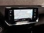 Peugeot 2008 1.2 PureTech Allure Sport 131Pk Automaat (VIRTUAL COCKPIT, APPLE CARPLAY, GROOT NAVI, KEYLESS, LEDER, SPORTSTOELEN, 360 CAMERA, GETINT GLAS, LM VELGEN, NIEUWE APK, NIEUWSTAAT)