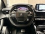 Peugeot 2008 1.2 PureTech Allure Sport 131Pk Automaat (VIRTUAL COCKPIT, APPLE CARPLAY, GROOT NAVI, KEYLESS, LEDER, SPORTSTOELEN, 360 CAMERA, GETINT GLAS, LM VELGEN, NIEUWE APK, NIEUWSTAAT)