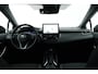 Toyota Corolla Touring Sports Hybrid 140 Active | Rijklaar! | Dig. Cockpit | Adapt. Cruise | Camera | Stoel- Stuurverw. | CarPlay | All Season | v