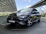 Mercedes-Benz CLA 200 Business Solution AMG 58 kWh | Night | Panoramadak | Premium Plus | Superscreen | Trekhaak | Head-Up | Burmester | 19" LM velgen |