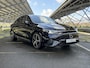 Mercedes-Benz CLA 200 Business Solution AMG 58 kWh | Night | Panoramadak | Premium Plus | Superscreen | Trekhaak | Head-Up | Burmester | 19" LM velgen |