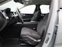 Volvo XC60 2.0 B4 Mild-Hybrid Momentum | Trekhaak 2300KG | Navigatie | Apple Carplay / Android Auto | Virtual Cockpit | Cruise Control | Stoel- Stuur Verwarming | Achteruitrijcamera | Elektrische Achterklep | Lichtmetalen Velgen | Lage km stand