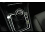 Volkswagen Golf 1.5 TSI Highline Business R-Line (NAVIGATIE, STOELVERWARMING, LED, MASSAGE STOELEN, PDC)