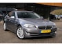 BMW 5-Serie 530i Upgrade Edition|Rijklaar!|Carplay|ACC|Schuifdak|Camera Voor+Achter|Standkachel|