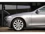 BMW 5-Serie 530i Upgrade Edition|Rijklaar!|Carplay|ACC|Schuifdak|Camera Voor+Achter|Standkachel|