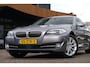 BMW 5-Serie 530i Upgrade Edition|Rijklaar!|Carplay|ACC|Schuifdak|Camera Voor+Achter|Standkachel|