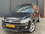 Volkswagen Tiguan 1.4 TSI Sport&Style R-Line|100% onderhouden|Pano|Camera|Trekhaak|Navi|Lane Assist|Verkeersbordherkenning