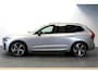 Volvo XC60 2.0 T8 AWD 335kW/456pk Aut8 Recharge Ultra Dark Edition LUCHTVERING + BOWERS&WILKINS + PANORAMADAK + BLIS + HEAD-UP + PILOT ASSIST + V&A STOEL-&STUURVERWARMING + ADAPT.CRUISE + GOOGLE DASH&SERVICES + STOELVENTILATIE&-MASSAGE + 360 CAMERA + 21" LM-VELGEN!!