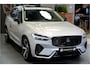 Volvo XC60 2.0 T8 AWD 335kW/456pk Aut8 Recharge Ultra Dark Edition LUCHTVERING + BOWERS&WILKINS + PANORAMADAK + BLIS + HEAD-UP + PILOT ASSIST + V&A STOEL-&STUURVERWARMING + ADAPT.CRUISE + GOOGLE DASH&SERVICES + STOELVENTILATIE&-MASSAGE + 360 CAMERA + 21" LM-VELGEN!!
