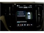 Volvo XC60 2.0 T8 AWD 335kW/456pk Aut8 Recharge Ultra Dark Edition LUCHTVERING + BOWERS&WILKINS + PANORAMADAK + BLIS + HEAD-UP + PILOT ASSIST + V&A STOEL-&STUURVERWARMING + ADAPT.CRUISE + GOOGLE DASH&SERVICES + STOELVENTILATIE&-MASSAGE + 360 CAMERA + 21" LM-VELGEN!!