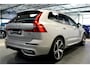Volvo XC60 2.0 T8 AWD 335kW/456pk Aut8 Recharge Ultra Dark Edition LUCHTVERING + BOWERS&WILKINS + PANORAMADAK + BLIS + HEAD-UP + PILOT ASSIST + V&A STOEL-&STUURVERWARMING + ADAPT.CRUISE + GOOGLE DASH&SERVICES + STOELVENTILATIE&-MASSAGE + 360 CAMERA + 21" LM-VELGEN!!