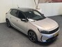 Opel Corsa 1.2 TURBO GS NAVIGATIE VIA APPLE CARPLAY/ANDROID CRUISE CONTROL RIJSTROOKSENSOREN DODEHOEKSENSOREN ACHTERUITRIJCAMERA 17" LICHTMETALEN VELGEN ZEER MOOI !!