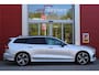 Volvo V60 2.0 B3 177PK Momentum Advantage Sport Pack | MORITZ LEDEREN BEKLEDING KLEUR ZWART MET COMFORTSTOELEN | STOELVERWARMING | STUURVERWARMING | VOORRUITVERWARMING | ACHTERUITRIJCAMERA | PARKEERSENSOREN V+A | EXTRA GETINTE ACHTERRUITEN | ZWARTE R-DESIGN GRILL | LED 19" 5-TRIPLE MATT BLACK / DIAMOND (R-DESIGN) VELGEN | EXTERIEUR STYLING MET DORPELVERBREDERS EN DEFLECTORS VOOR EN ACHTER | DIFFUSER MET DUBBEL GENINTEGREERDE UITLAAT EINDPIJPEN |