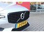 Volvo V60 2.0 B3 177PK Momentum Advantage Sport Pack | MORITZ LEDEREN BEKLEDING KLEUR ZWART MET COMFORTSTOELEN | STOELVERWARMING | STUURVERWARMING | VOORRUITVERWARMING | ACHTERUITRIJCAMERA | PARKEERSENSOREN V+A | EXTRA GETINTE ACHTERRUITEN | ZWARTE R-DESIGN GRILL | LED 19" 5-TRIPLE MATT BLACK / DIAMOND (R-DESIGN) VELGEN | EXTERIEUR STYLING MET DORPELVERBREDERS EN DEFLECTORS VOOR EN ACHTER | DIFFUSER MET DUBBEL GENINTEGREERDE UITLAAT EINDPIJPEN |