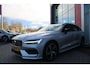 Volvo V60 2.0 B3 177PK Momentum Advantage Sport Pack | MORITZ LEDEREN BEKLEDING KLEUR ZWART MET COMFORTSTOELEN | STOELVERWARMING | STUURVERWARMING | VOORRUITVERWARMING | ACHTERUITRIJCAMERA | PARKEERSENSOREN V+A | EXTRA GETINTE ACHTERRUITEN | ZWARTE R-DESIGN GRILL | LED 19" 5-TRIPLE MATT BLACK / DIAMOND (R-DESIGN) VELGEN | EXTERIEUR STYLING MET DORPELVERBREDERS EN DEFLECTORS VOOR EN ACHTER | DIFFUSER MET DUBBEL GENINTEGREERDE UITLAAT EINDPIJPEN |