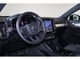 Volvo XC40 B4 Plus Dark - IntelliSafe Assist & Surround - 360º Camera - Harman/Kardon audio - Verwarmde voorstoelen & stuur - Parkeersensoren voor & achter - Elektr. bedienb. voorstoelen met geheugen links - Draadloze tel. lader - Standkachel - Extra getint glas - 18' LMV