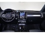 Volvo XC40 B4 Plus Dark - IntelliSafe Assist & Surround - 360º Camera - Harman/Kardon audio - Verwarmde voorstoelen & stuur - Parkeersensoren voor & achter - Elektr. bedienb. voorstoelen met geheugen links - Draadloze tel. lader - Standkachel - Extra getint glas - 18' LMV