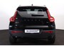 Volvo XC40 B4 Plus Dark - IntelliSafe Assist & Surround - 360º Camera - Harman/Kardon audio - Verwarmde voorstoelen & stuur - Parkeersensoren voor & achter - Elektr. bedienb. voorstoelen met geheugen links - Draadloze tel. lader - Standkachel - Extra getint glas - 18' LMV