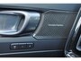 Volvo XC40 B4 Plus Dark - IntelliSafe Assist & Surround - 360º Camera - Harman/Kardon audio - Verwarmde voorstoelen & stuur - Parkeersensoren voor & achter - Elektr. bedienb. voorstoelen met geheugen links - Draadloze tel. lader - Standkachel - Extra getint glas - 18' LMV